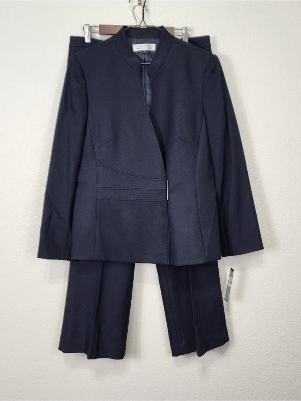 Tahari Navy Women’s pants suit